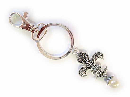 Antique Silver Textured Fleur De Lis Pearl Dangle Key Chain Antique Silver Textured Fleur De Lis Pearl Dangle Key Chain