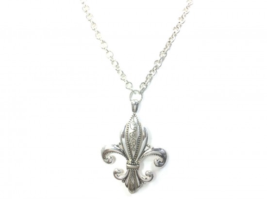 Silver Filigree Etched Fleur De Lis Necklace Silver Filigree Etched Fleur De Lis Necklace