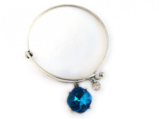 Blue 16mm Cabochon Silver Wire Bracelet Blue 16mm Cabochon Silver Wire Bracelet