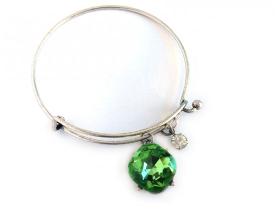Peridot 16mm Cabochon Silver Wire Bracelet Peridot 16mm Cabochon Silver Wire Bracelet