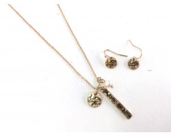 Gold Kentucky Coordinate Necklace Set