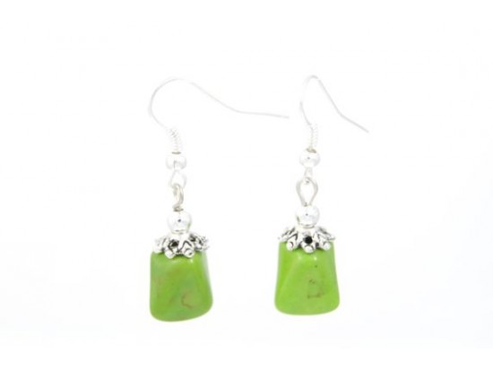 Peridot 10x13mm Stone Nugget Earring on Hook Peridot 10x13mm Stone Nugget Earring on Hook